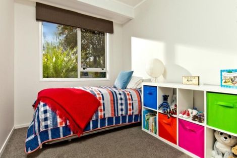 Photo of property in 19 Sunward Rise, Glenfield, Auckland, 0629