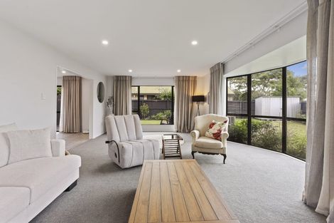 Photo of property in 10 Pyatt Place, Redwood, Christchurch, 8051