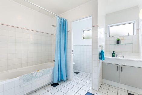 Photo of property in 41 Colwill Road, Massey, Auckland, 0614