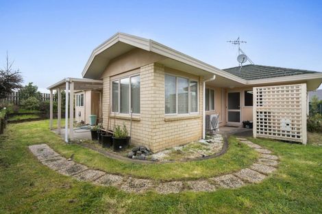 Photo of property in 8 Shakespeare Way, Kelvin Grove, Palmerston North, 4414