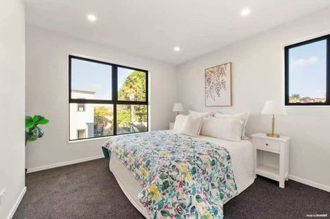 Photo of property in 4a Blue Gum Rise, Sunnyhills, Auckland, 2010