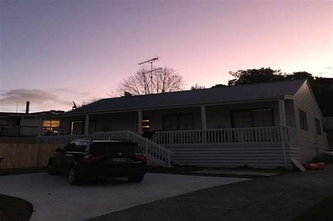 Photo of property in 90 Oaktree Avenue, Browns Bay, Auckland, 0630