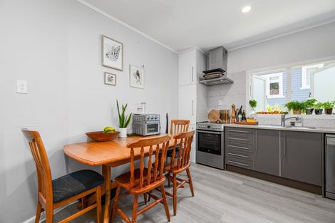 Photo of property in 70 Savoy Road, Glen Eden, Auckland, 0602