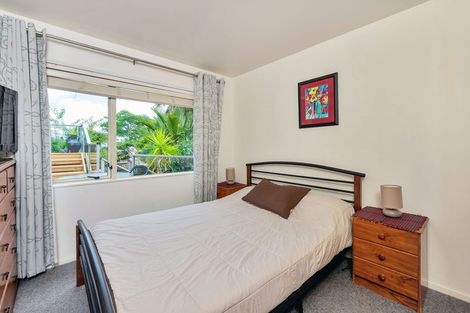 Photo of property in 1/8 Sunset Road, Unsworth Heights, Auckland, 0632
