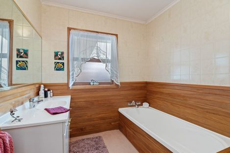 Photo of property in 11 Hillcrest Avenue, Hillcrest, Auckland, 0627