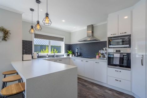 Photo of property in 4 Mahia Lane, Waikanae, 5036