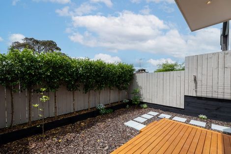 Photo of property in 8/7 Brookfield Road, Te Atatu Peninsula, Auckland, 0610