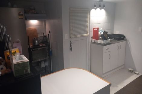 Photo of property in 61 Rehia Road, Massey, Auckland, 0614