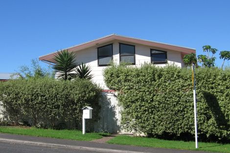 Photo of property in 10 Oreil Avenue, West Harbour, Auckland, 0618