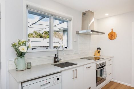 Photo of property in 37 Parkland Crescent, Terrace End, Palmerston North, 4410