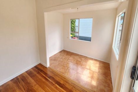 Photo of property in 10a Cutfield Road, New Plymouth, 4310