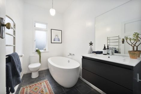 Photo of property in 13 Elcoat Avenue, Henderson, Auckland, 0612