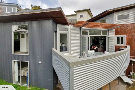 Photo of property in 126 Creswick Terrace, Northland, Wellington, 6012