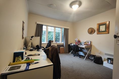 Photo of property in 10 Governor Road, Northland, Wellington, 6012