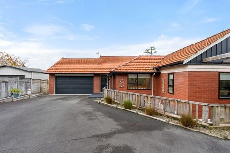 Photo of property in 72 Moeraki Road, Maoribank, Upper Hutt, 5018