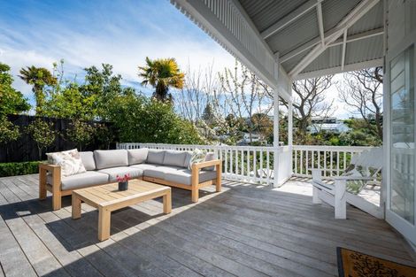 Photo of property in 12 Hadfield Terrace, Bluff Hill, Napier, 4110