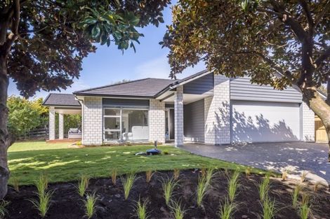 Photo of property in 2 Stoneleigh Grove, Paraparaumu, 5032
