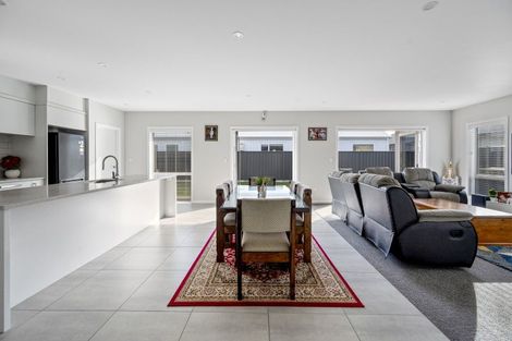 Photo of property in 48 Kenny Road, Te Awa, Napier, 4110