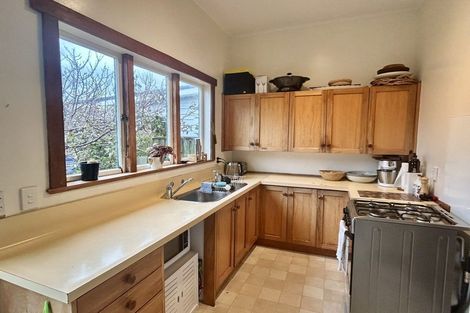 Photo of property in 127 Onepu Road, Lyall Bay, Wellington, 6022