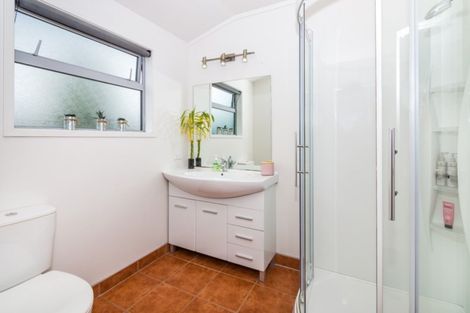 Photo of property in 28 Montgomery Crescent, Kinloch, Taupo, 3377