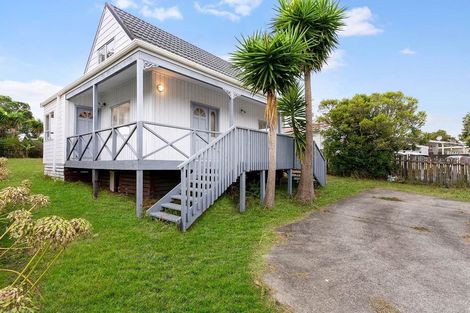 Photo of property in 3 Imperial Place, Henderson, Auckland, 0612