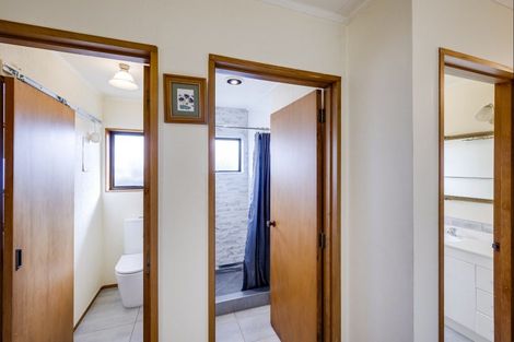 Photo of property in 1422 Woodstock Avenue, Mayfair, Hastings, 4122