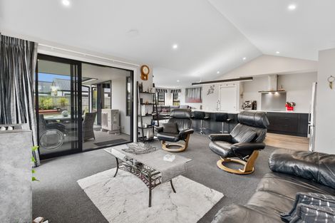 Photo of property in 17 Rodeo Place, Outram, 9019