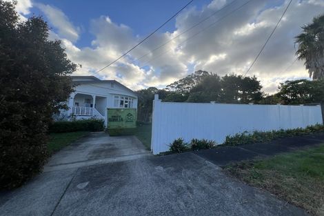 Photo of property in 30 Niccol Avenue, Narrow Neck, Auckland, 0624