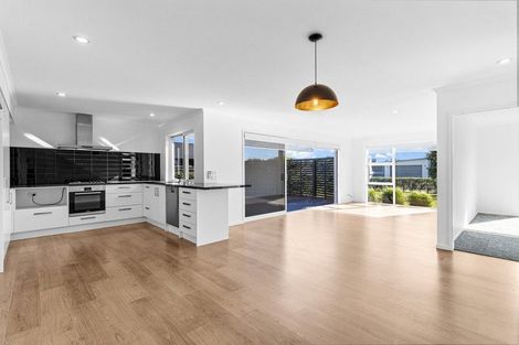 Photo of property in 10 Wentworth Lane, Waiwhakaiho, New Plymouth, 4312