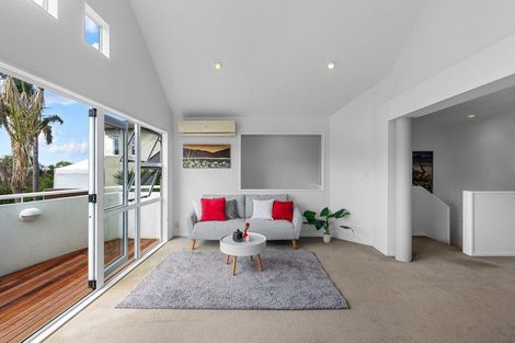 Photo of property in 1/16 Sailfish Drive, West Harbour, Auckland, 0618