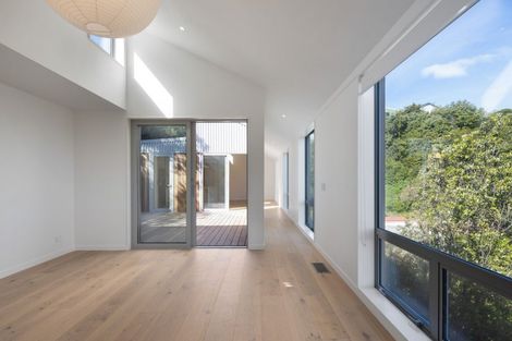 Photo of property in 129 Houghton Bay Road, Houghton Bay, Wellington, 6023