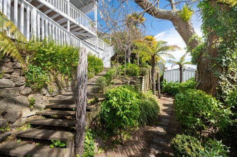 Photo of property in 12 Hadfield Terrace, Bluff Hill, Napier, 4110