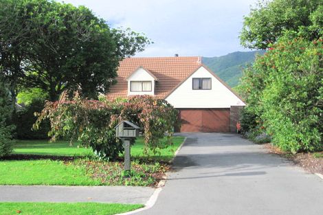 Photo of property in 42 Manu Grove, Waikanae, 5036