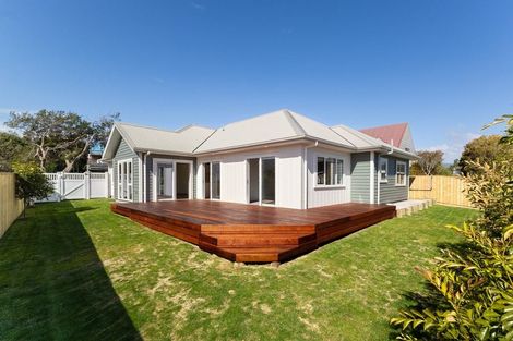 Photo of property in 23 Frimley Terrace, Waikanae Beach, Waikanae, 5036