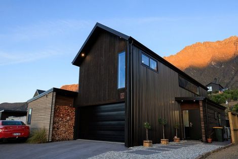 Photo of property in 15 Muster Road, Jacks Point, 9371