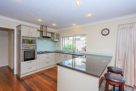 Photo of property in 34 Laurel Oak Drive, Schnapper Rock, Auckland, 0632