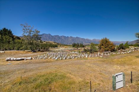 Photo of property in 10 Cypress Court, Kelvin Heights, Queenstown, 9300
