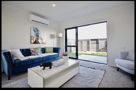 Photo of property in 31/11 Ray Small Drive, Papakura, 2110