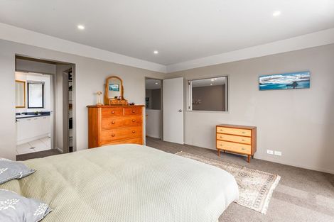 Photo of property in 11 Glengavel Grove, Papakowhai, Porirua, 5024