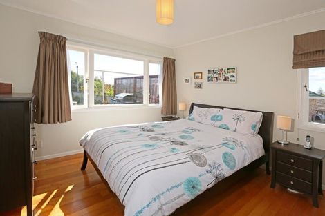 Photo of property in 3 Brookfield Road, Te Atatu Peninsula, Auckland, 0610