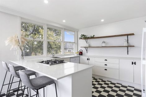 Photo of property in 82 Taikata Road, Te Atatu Peninsula, Auckland, 0610