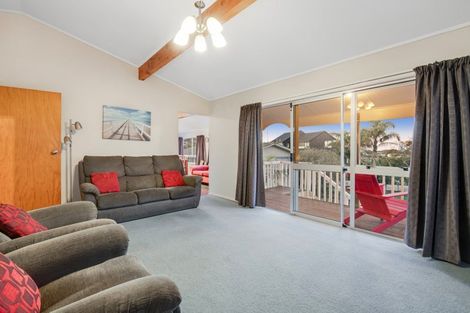 Photo of property in 11 Fairway Avenue, Red Beach, 0932