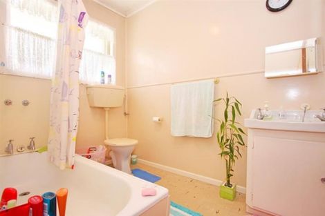 Photo of property in 2/100 Coronation Road, Papatoetoe, Auckland, 2025