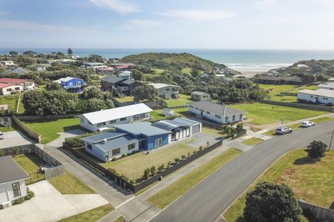 Photo of property in 25 Sunset Drive, Baylys Beach, Dargaville, 0377