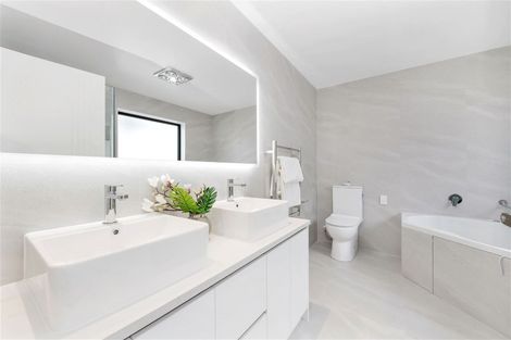 Photo of property in 96 Ksenia Drive, Flat Bush, Auckland, 2019