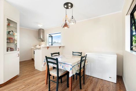 Photo of property in 2/8 Locket Road, Glenfield, Auckland, 0629