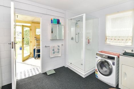 Photo of property in 14 Tawhana Crescent, Red Beach, 0932