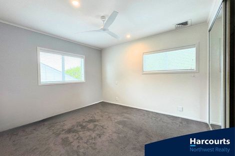 Photo of property in 86 Wiseley Road, West Harbour, Auckland, 0618