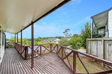 Photo of property in 23 Flaunty Place, West Harbour, Auckland, 0618