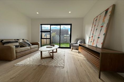 Photo of property in 62 Rauemi Way, Te Atatu South, Auckland, 0610